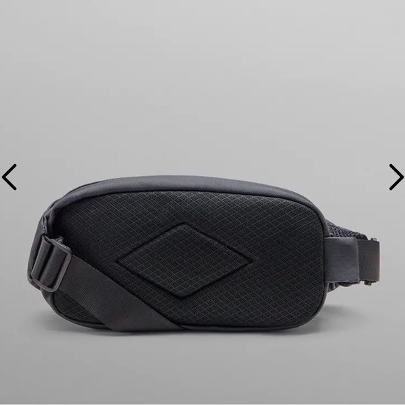 BYLT Basics Black Belt Bag - Picture 3 of 4